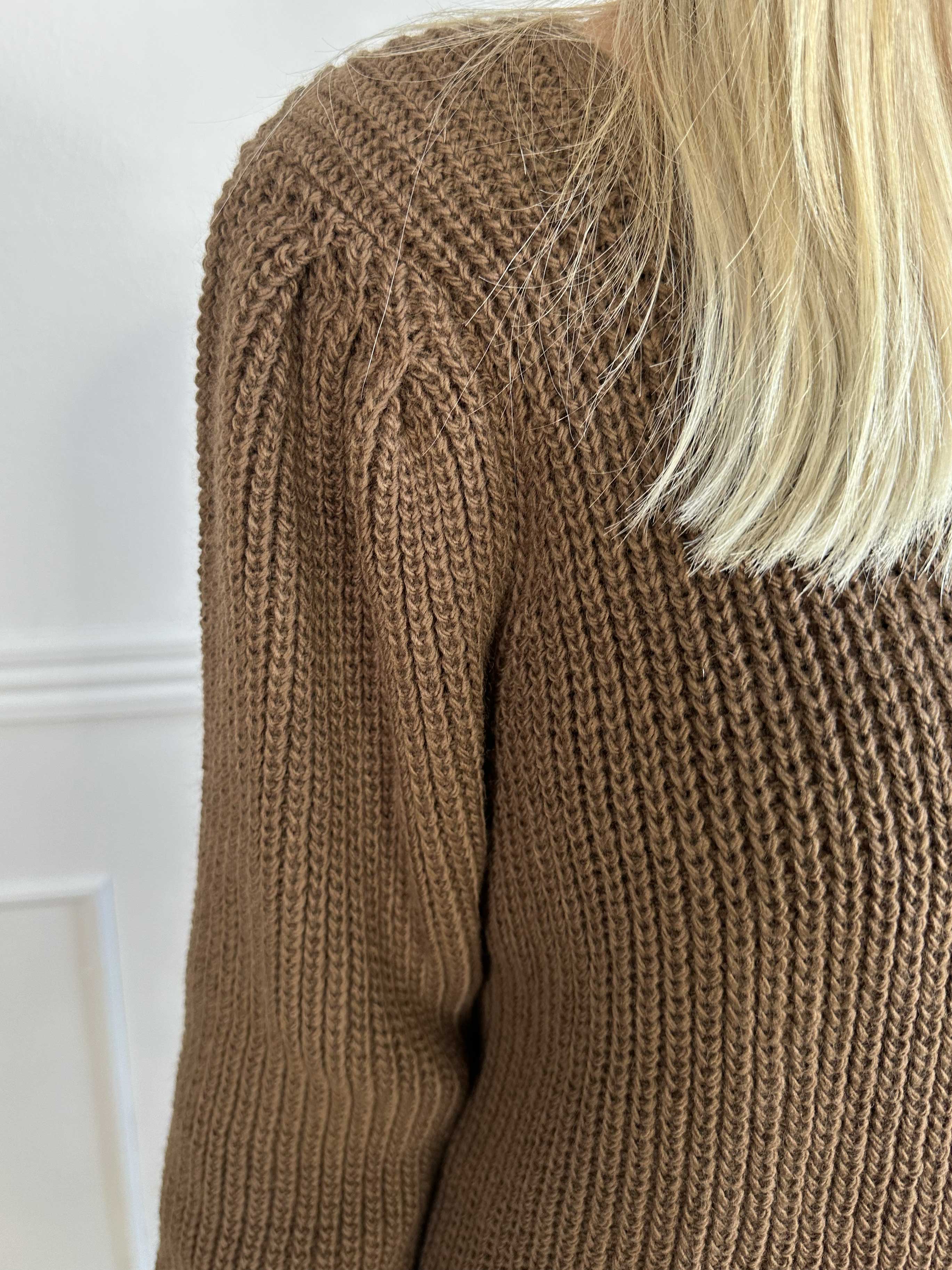 Dajana - Sød strikkjole med ballonærmer